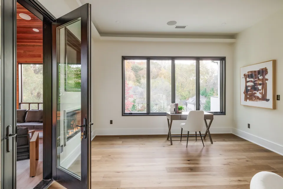 Bedroom opening onto the screened-in porch